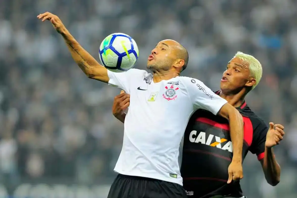 Roger atuou pro clubes como Corinthians, Botafogo, Palmeiras, São Paulo, Internacional, Fluminense, entre outros. Foto: Marcos Ribolli