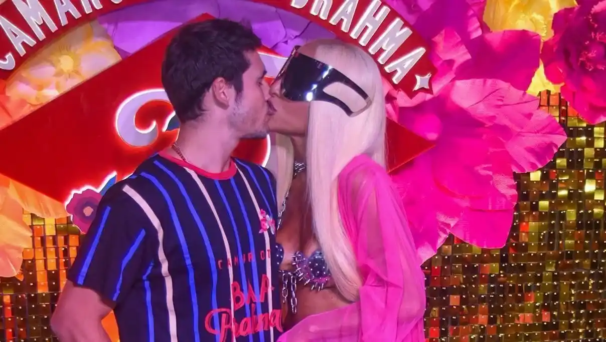 Sabrina Sato e Nicolas Prattes curtem Carnaval em São Paulo em clima de romance - Foto: Edu Araujo/Ag. News