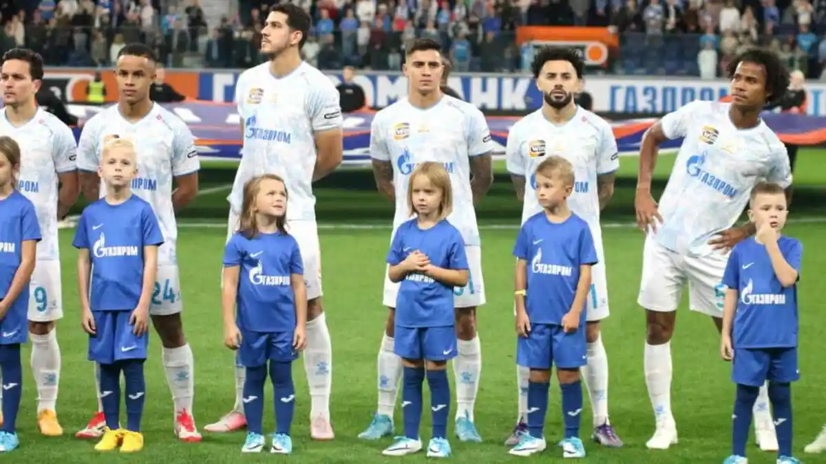 Ex-Corinthians se destaca como lateral na Europa