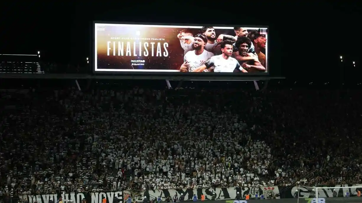 O Corinthians garantiu sua vaga na final do Campeonato Paulista ao vencer o Santos por 2 a 1 na Neo Química Arena - Foto: José Manoel Idalgo / Corinthians