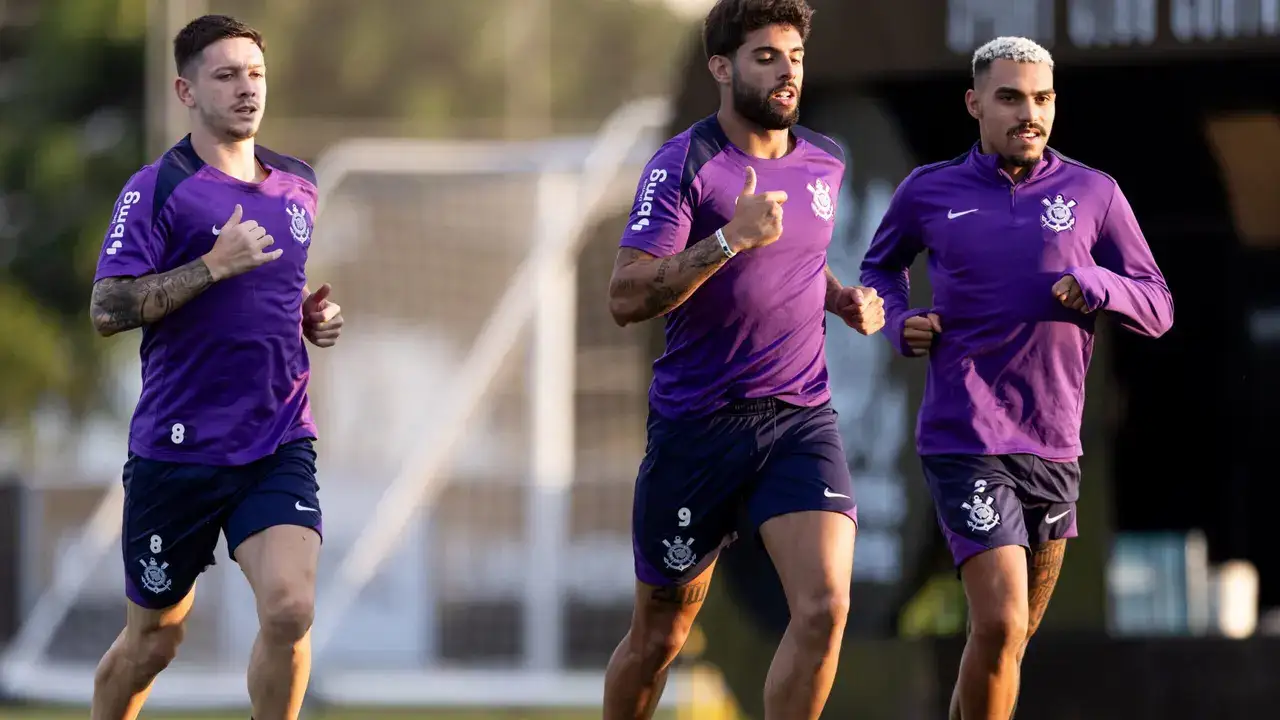 Elenco do Corinthians segue treinando no CT Joaquim Grava enquanto espera o retorno dos convocados nesta Data Fifa | Rodrigo Coca/Agência Corinthians