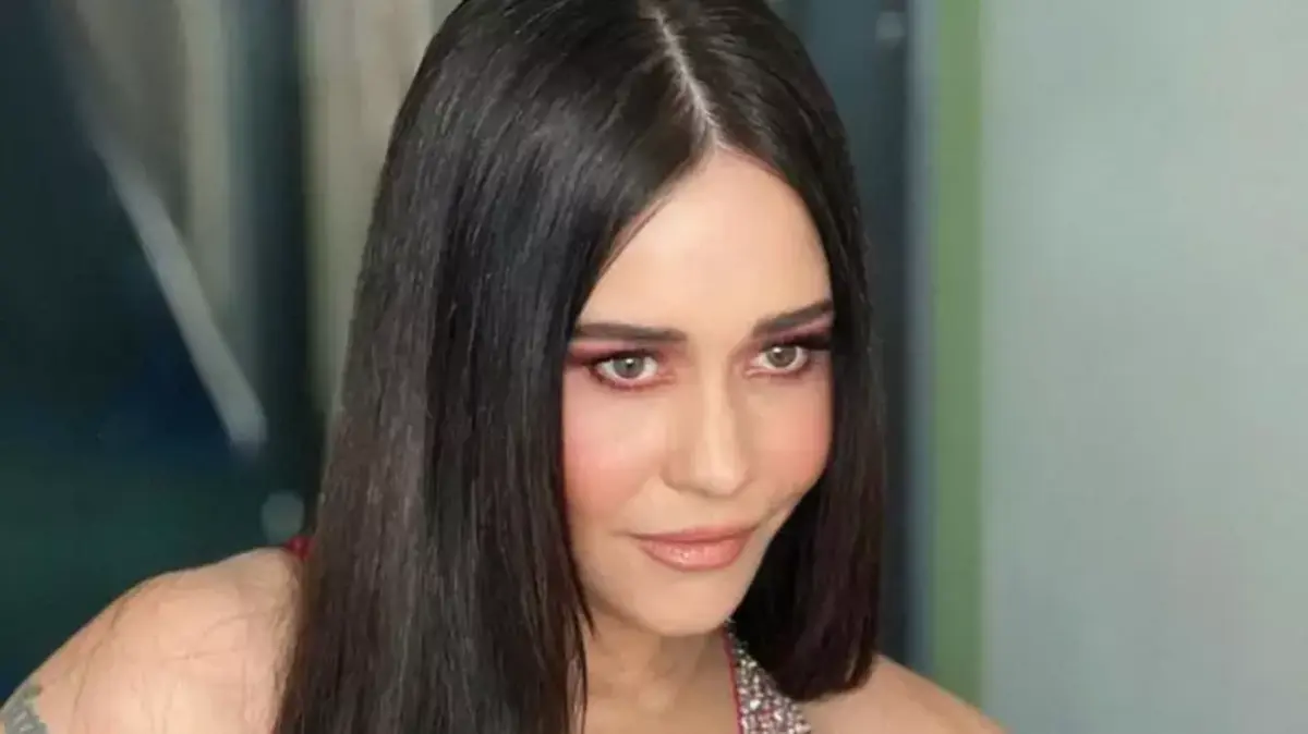 Aos 54 anos, Alessandra Negrini rouba a cena com look ousado em especial da Globo