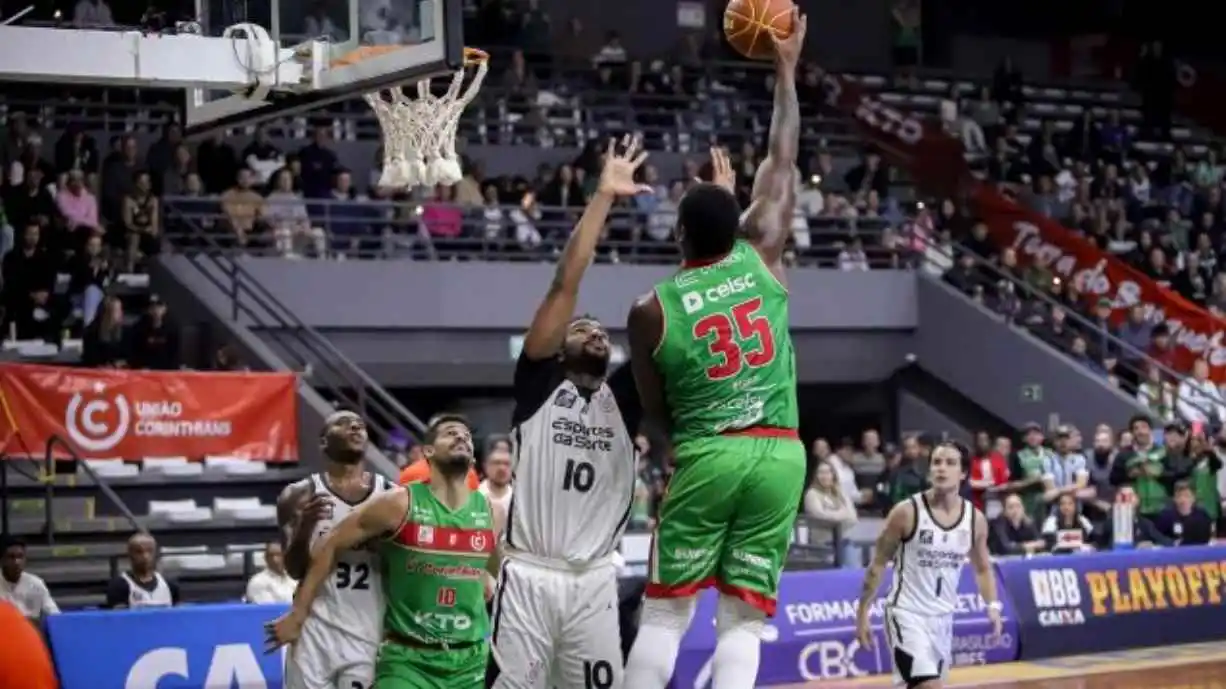 O próximo encontro entre as equipes acontece já nesta quarta-feira (30), às 19h30, novamente no Ginásio Arnão - Foto: Divulgação / LNB