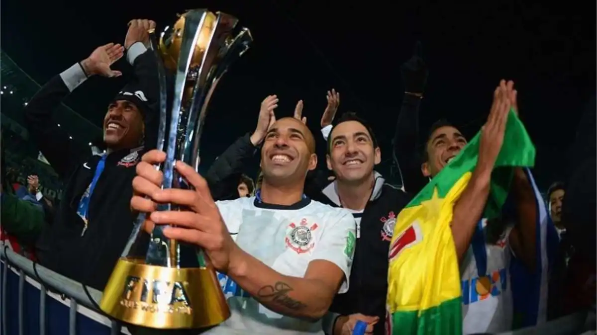 Documentário Vai Corinthians! revive a histórica invasão da Fiel ao Japão e a conquista do Mundial de 2012, trazendo depoimentos emocionantes. Foto: Reprodução