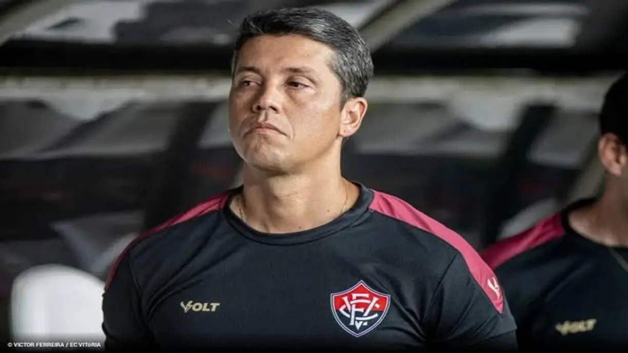 Thiago Carpini lamenta eliminação do Vitória e já pensa em duelo contra o Corinthians no Brasileirão - Foto: Victor Ferreira | EC Vitória