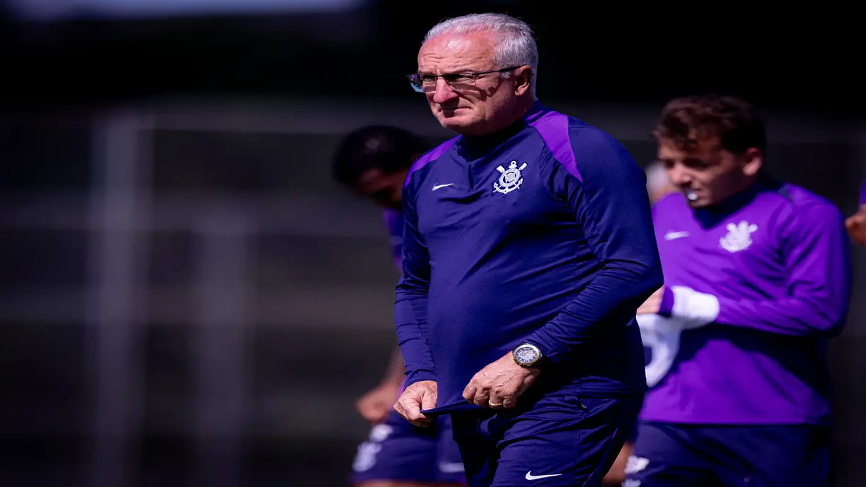 Elenco alvinegro almoçou no CT Joaquim Grava e se preparou para o embarque ao Uruguai | Rodrigo Coca/Agência Corinthians