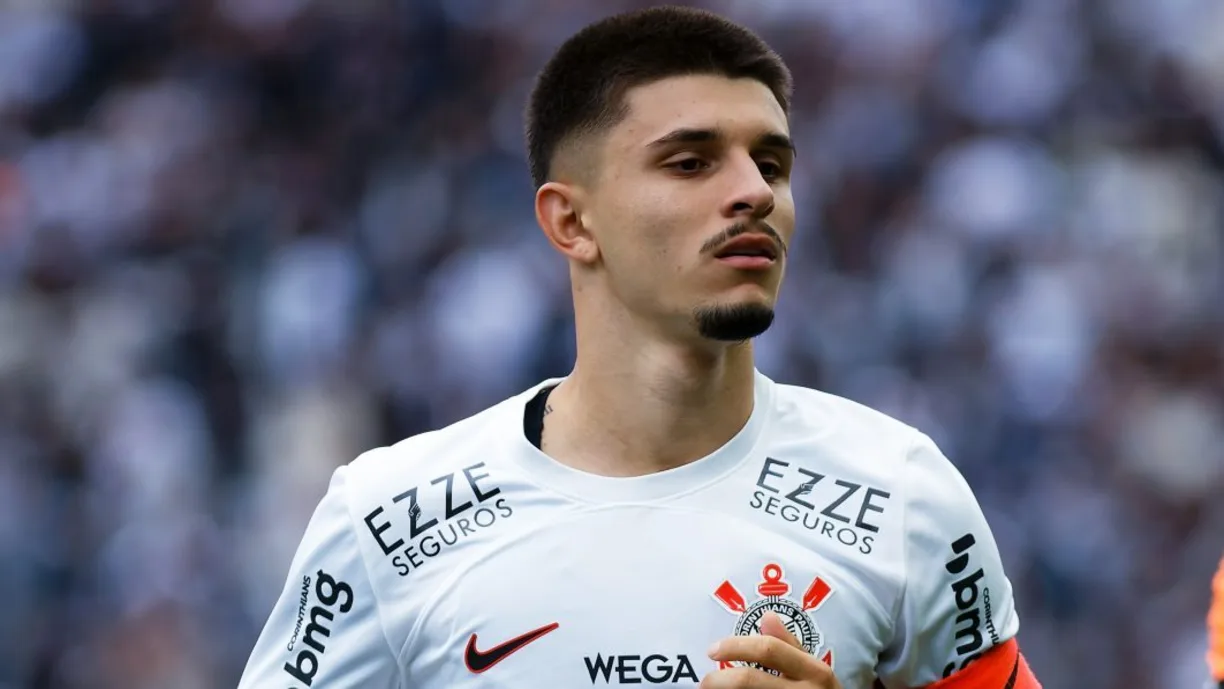 Léo Mana ganha oportunidade na equipe titular de Dorival Júnior