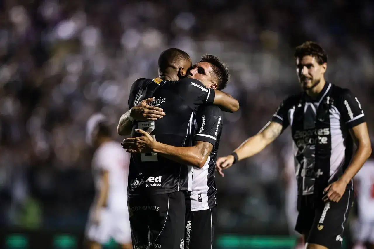 Ex-Corinthians decide em jogo do Campeonato Brasileiro na noite do último sábado e celebra resultado - Foto: THIAGO GADELHA / SVM