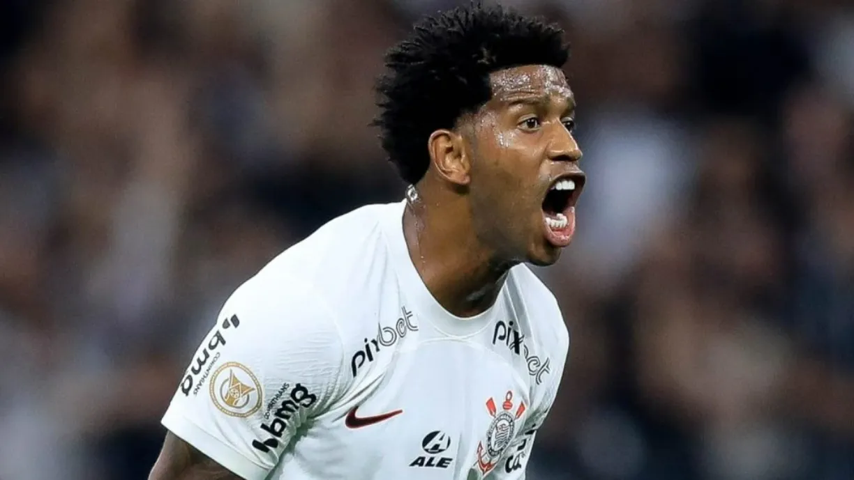O ex-Corinthians Gil contesta na Justiça o valor da dívida informada pelo clube, alegando diferença milionária  - Foto: Abner Dourado/AGIF