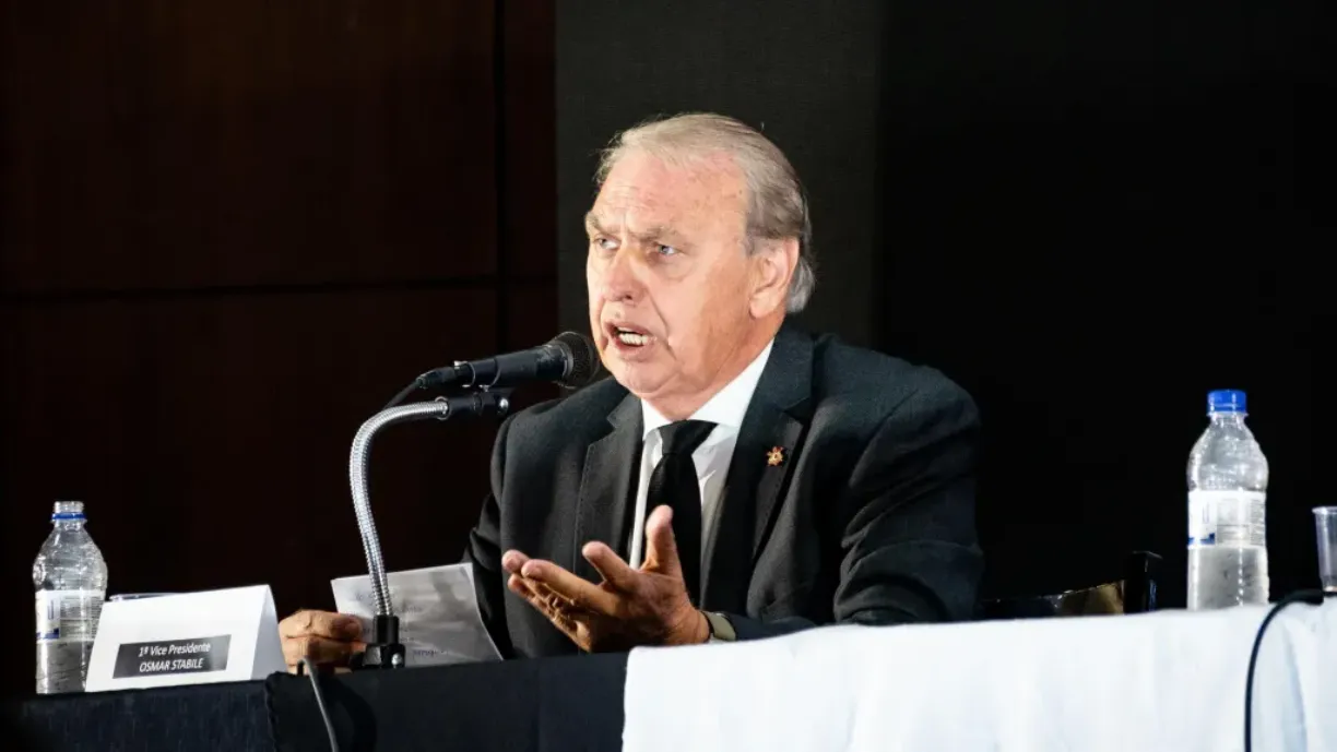 Stabile solicita análise criteriosa da base do Corinthians para avaliar talentos e fortalecer o planejamento do clube - Foto: Davi Bittencourt/Fiel Mil Grau