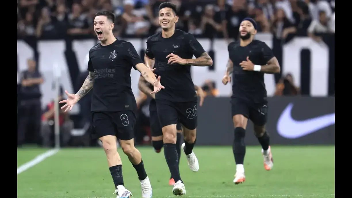 Ex-zagueiro critica o Corinthians e diz que time só funciona com Garro e Memphis em campo. Foto: Reprodução
