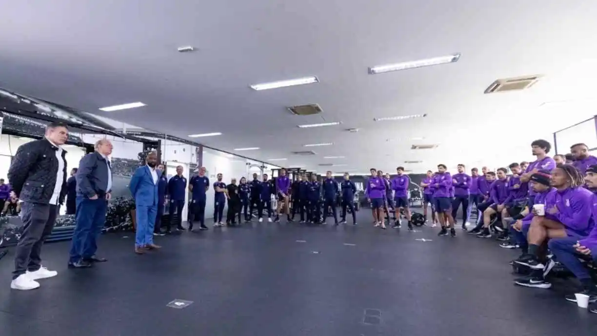 Nova diretoria do Corinthians em reunião com todo o elenco e comissão técnica - Foto: Rodrigo Coca/Agência Corinthians