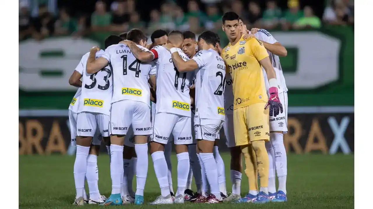 Site revela que ex-Corinthians pode pedir uma rescisão de contrato com o Santos