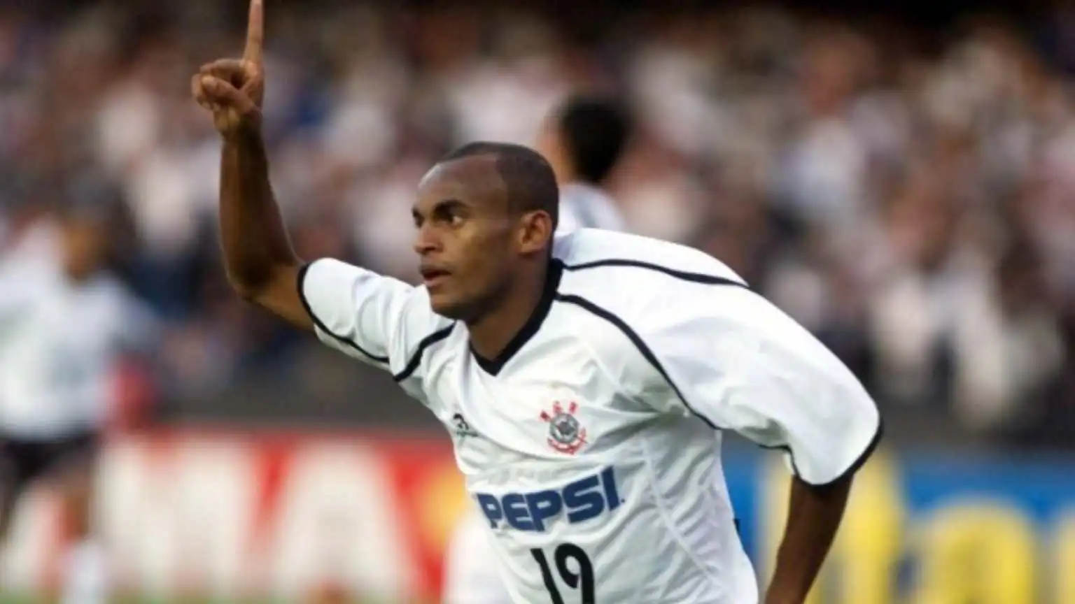Ex-jogador Ewerthon comentou a sua análise sobre as atuações de Yuri Alberto no Corinthians. Foto: Reprodução.
