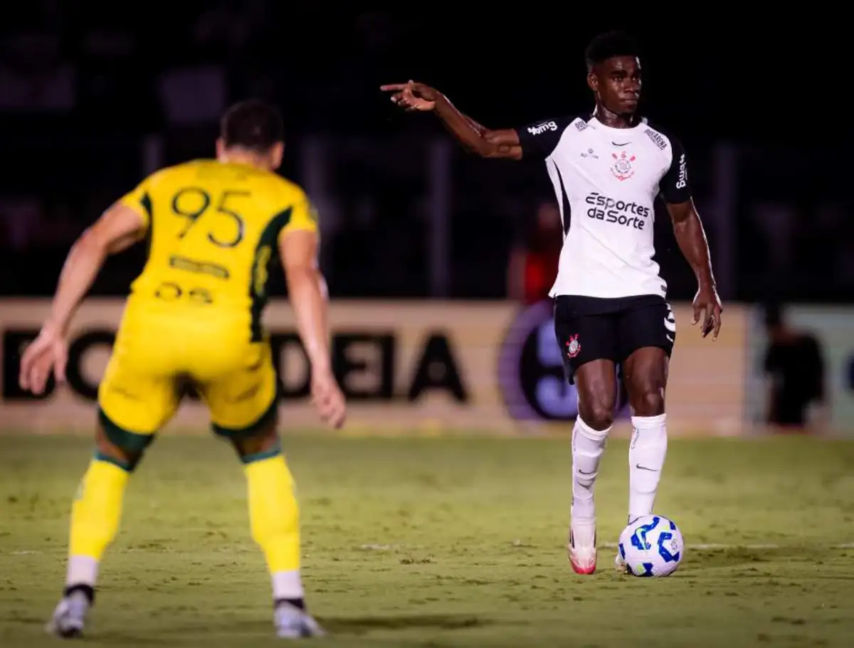 Torcida do Corinthians expressa insatisfação com desempenho após derrota para o Mirassol