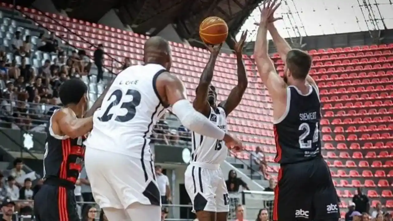 Saiba tudo sobre a terceira partida da série entre Flamengo e Corinthians pelo NBB - Equipes estão empatadas por 1 a 1 - Foto: Beto Miller / Corinthians