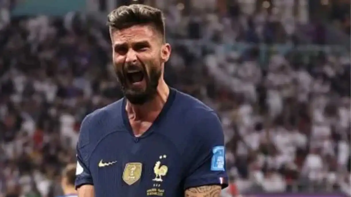 Corinthians rejeita oferta por Giroud devido ao alto salário e busca reforços mais acessíveis. Foto: Reprodução