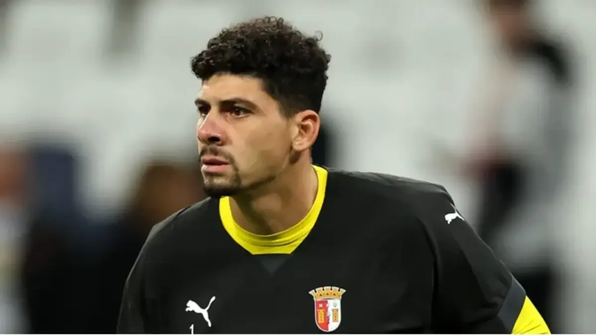 Corinthians avalia a contratação de Matheus Magalhães para reforçar o gol. Goleiro com experiência internacional pode ser a peça que falta. Foto: Reprodução