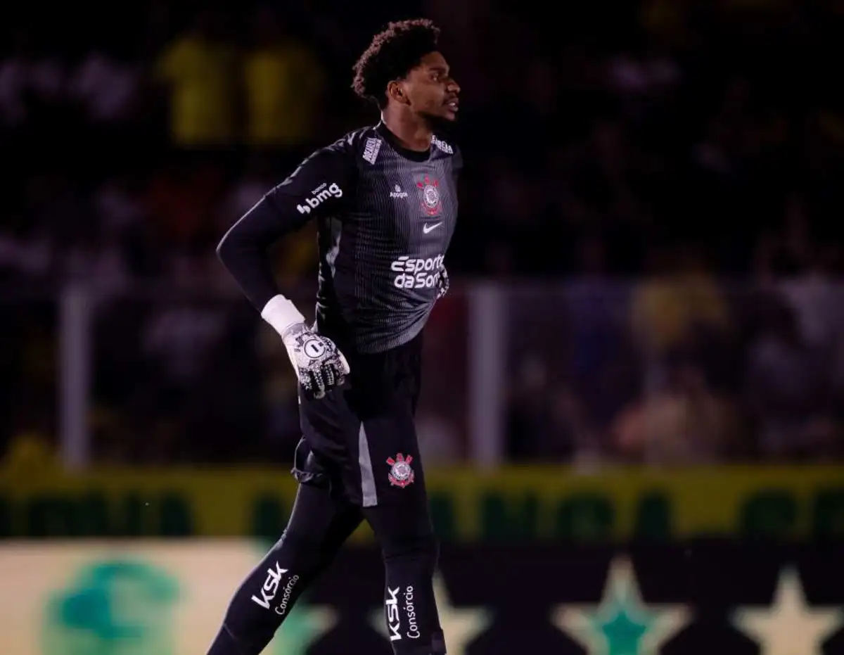 Goleiro do Corinthians cobra postura dos jogadores após derrota para o Mirassol