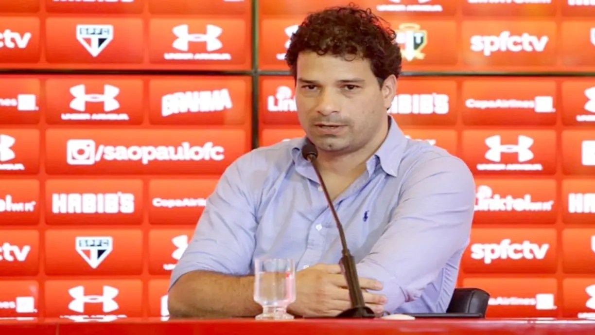 Adversário do Corinthians, Vitória apresenta filho de ídolo do Timão como novo executivo de futebol