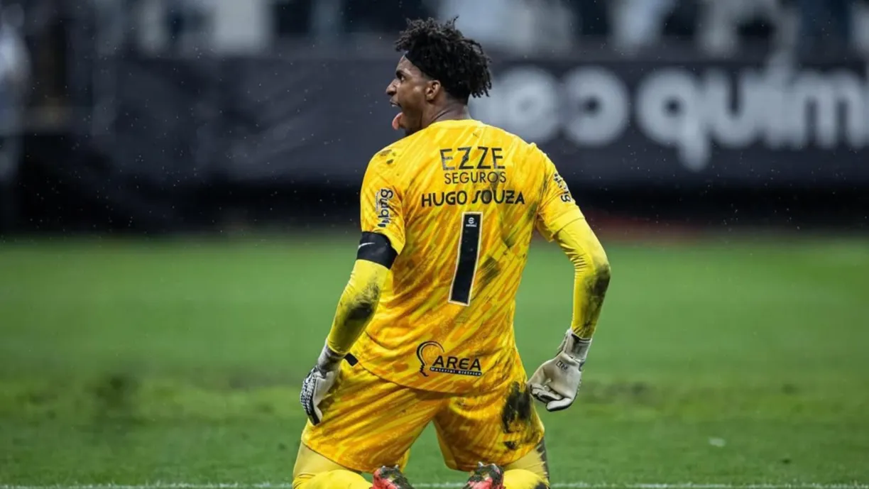 Hugo Souza revela que Yuri Alberto quer seguir no Corinthians e fala sobre seu jogo com os pés