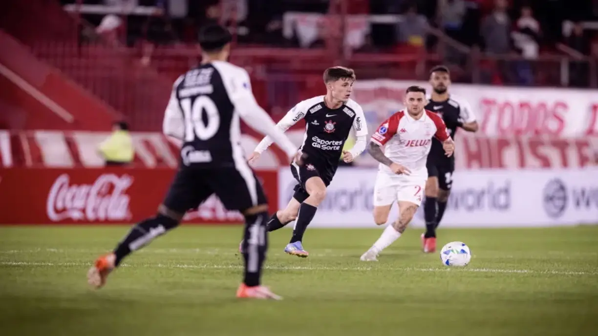 Rodrigo Garro lamenta derrota do Corinthians para o Huracán e eliminação da Sul-Americana