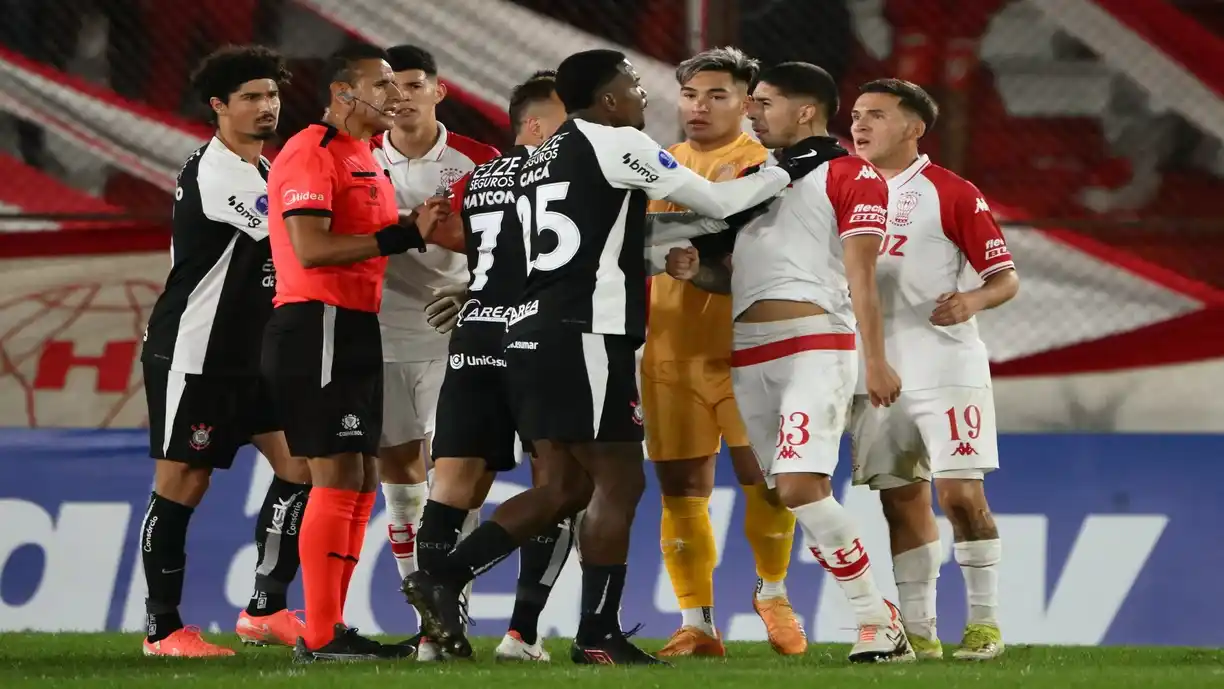 Ángel Romero lamenta jogos ruins do Corinthians nas competições internacionais: "Muito triste"