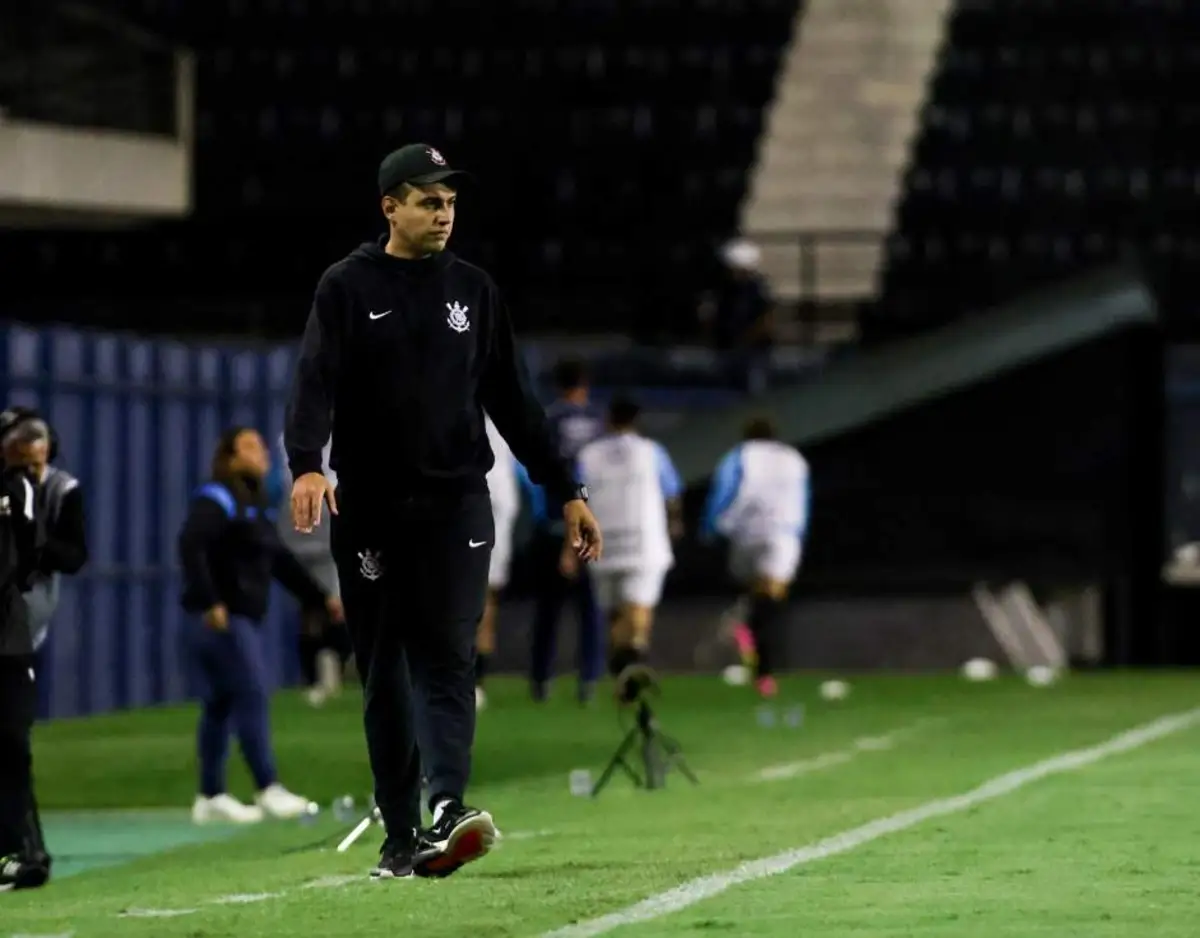 Lucas Piccinato, técnico do Corinthians comentou as vaias recebidas em jogo contra o Grêmio
