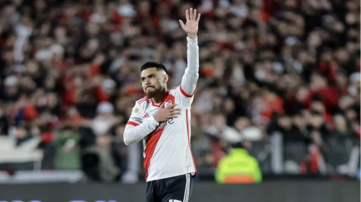 O zagueiro Paulo Díaz, atualmente no River Plate, também é zagueiro da seleção chilena, e agora atrai o interesse do Corinthians - Foto: Reprodução