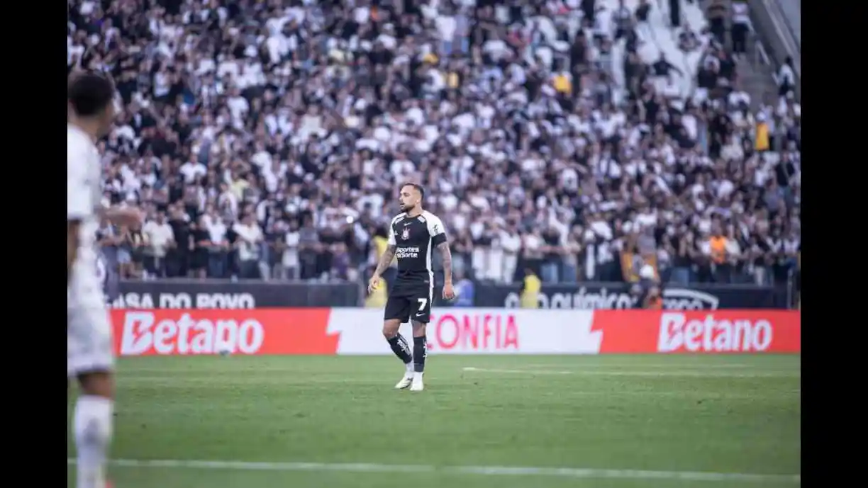 Maycon foi titular e capitão da equipe do Corinthians contra o Santos - Foto: Wanderson Oliveira/Meu Timão