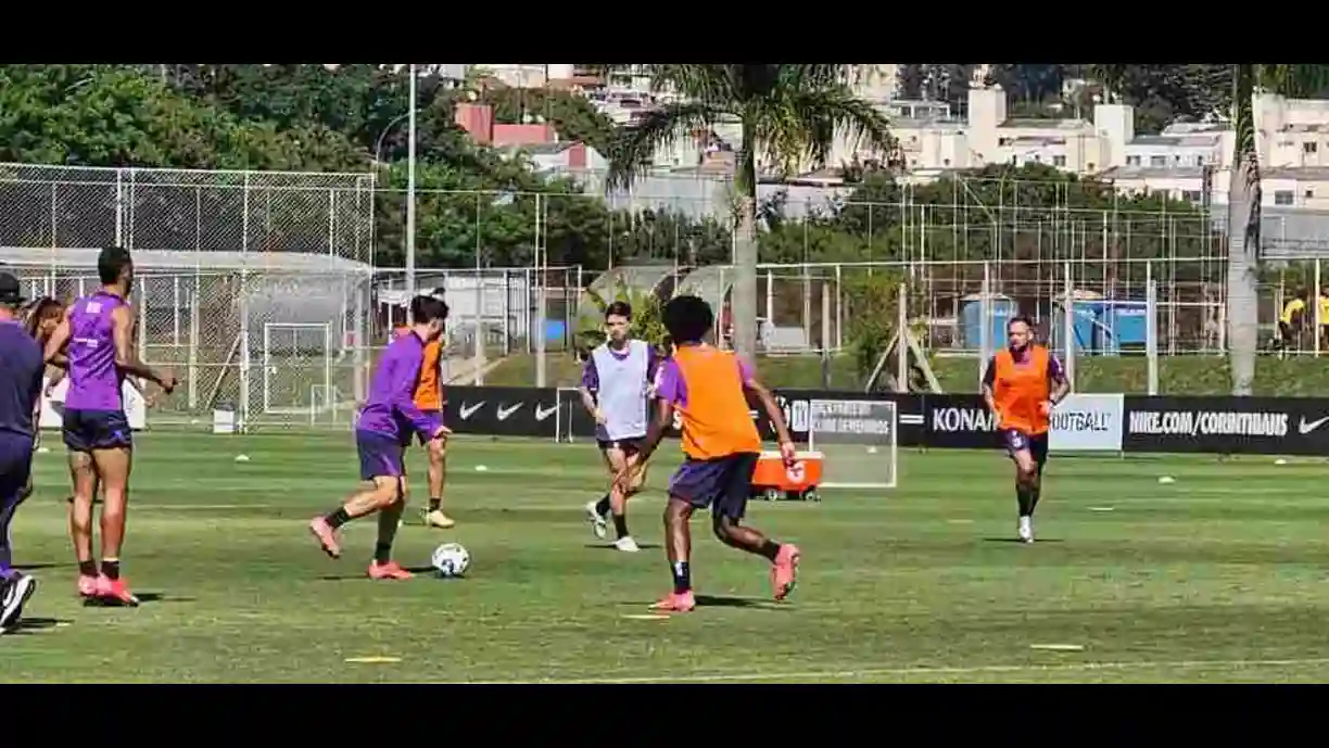 Corinthians realiza treino aberto para a imprensa na véspera de jogo decisivo pela Copa do Brasil