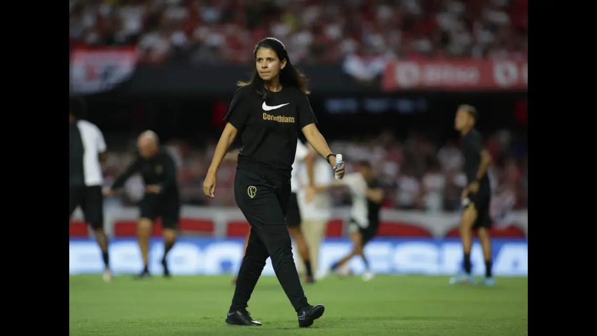 Atletas do Corinthians demonstram carinho com médica que foi demitida por Augusto Melo