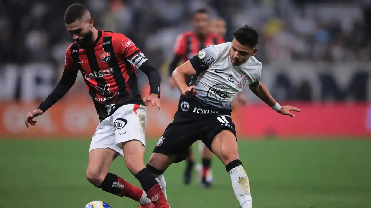 Em situação parecida com a do Corinthians, Vitória chega pressionado para confronto após eliminação