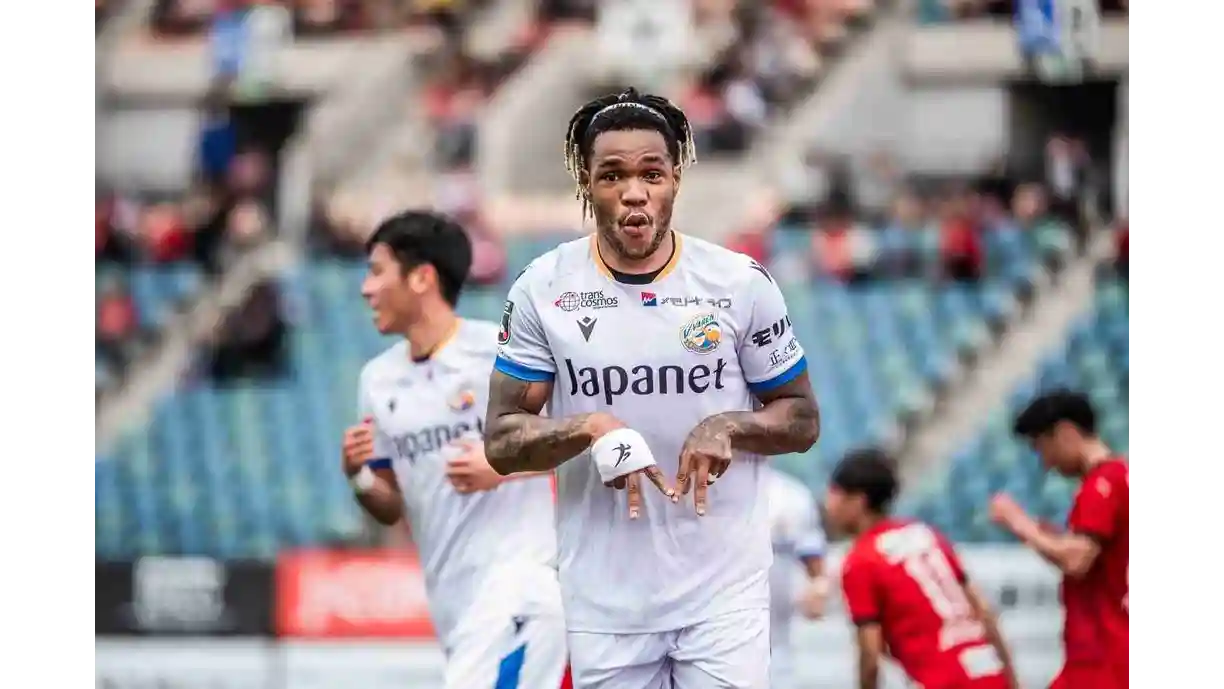 Matheus Jesus tem sido destaque na segunda divisão japonesa e vive fase artilheira no V-Varen Nagasaki - Foto: Reprodução