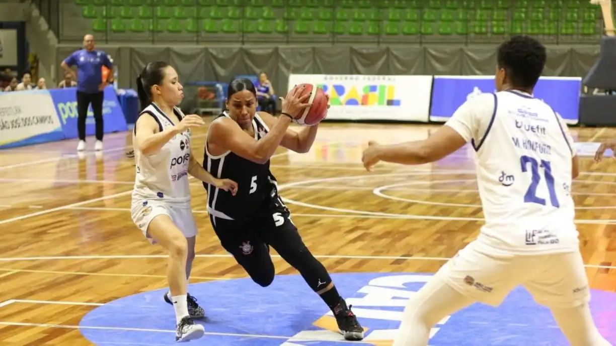 Alana Gonçalo foi a atleta que mais pontuou, com 15 pontos, enquanto Nahomis Vargas brilhou nos rebotes, somando 14 ao todo | Léo Lenzi