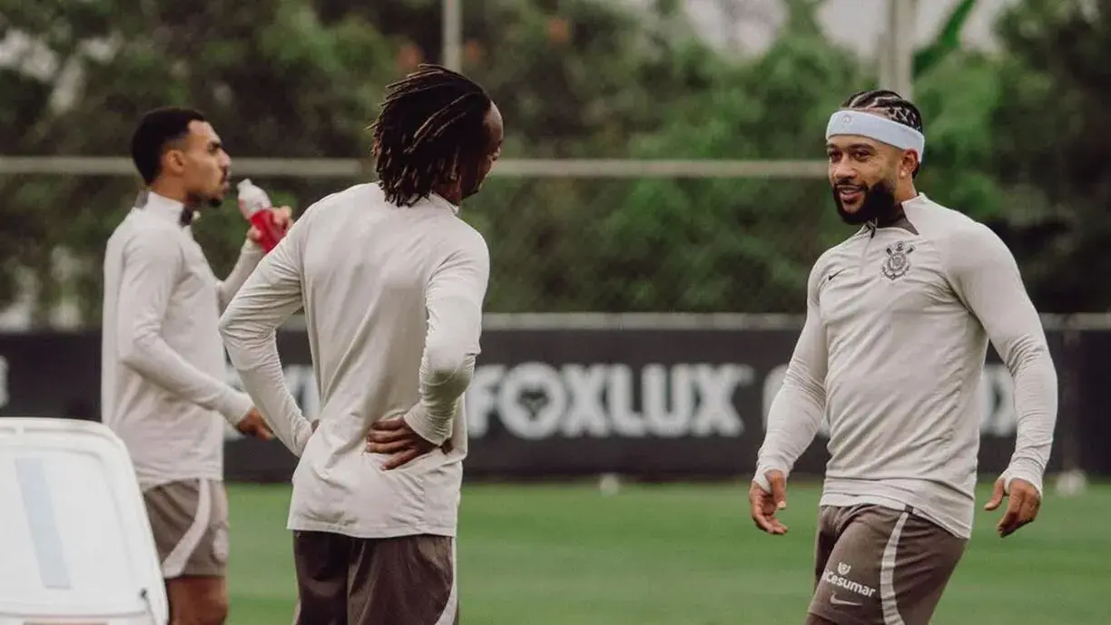 Corinthians se reapresenta e pode contar com retornos de Rodrigo Garro, Matheuzinho e Memphis Depay