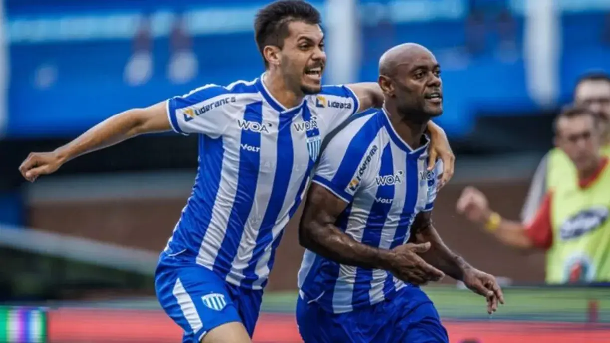 Livre para buscar um novo clube, Vagner Love abriu negociação com o Retrô e acertou os últimos detalhes nesta sexta-feira, 23 | Fabiano Rateke/Avaí