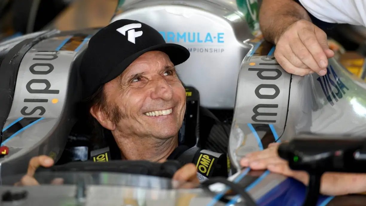 Emerson Fittipaldi projetou o ano “de aprendizados” do jovem piloto, que faz sua estreia na Fórmula 1 | Divulgação