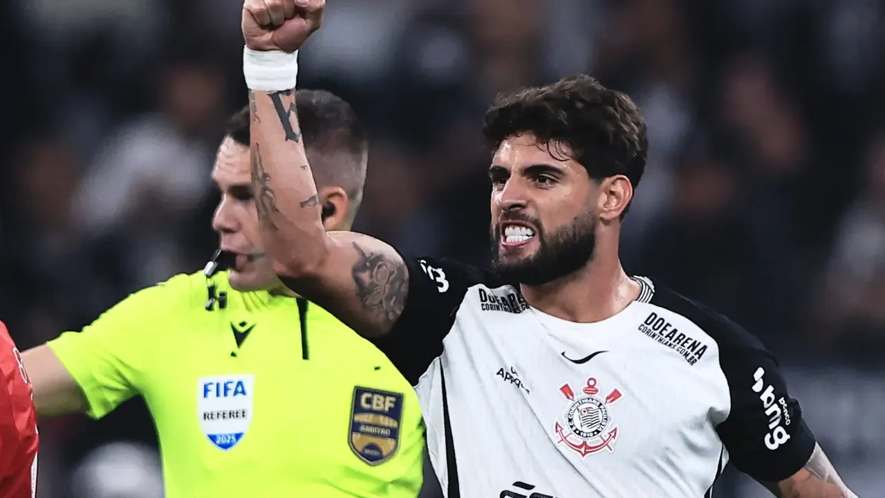 Yuri Alberto comemora vitória do Corinthians no Brasileirão e Vitão do Inter, critica arbitragem - Foto: Ettore Chiereguini/AGIF