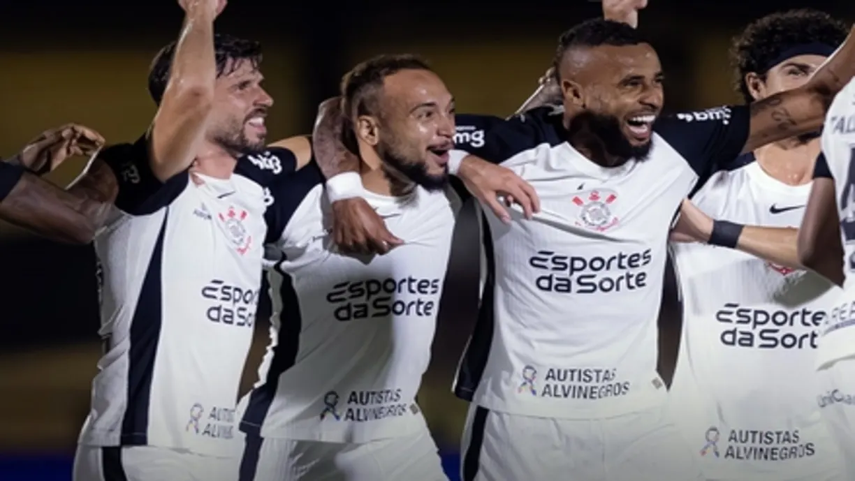 Volante usa redes sociais para se despedir de torcida do Corinthians
