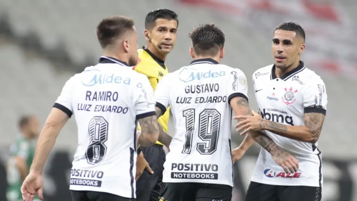 Ex-jogador do Corinthians responde se voltaria ao Brasil