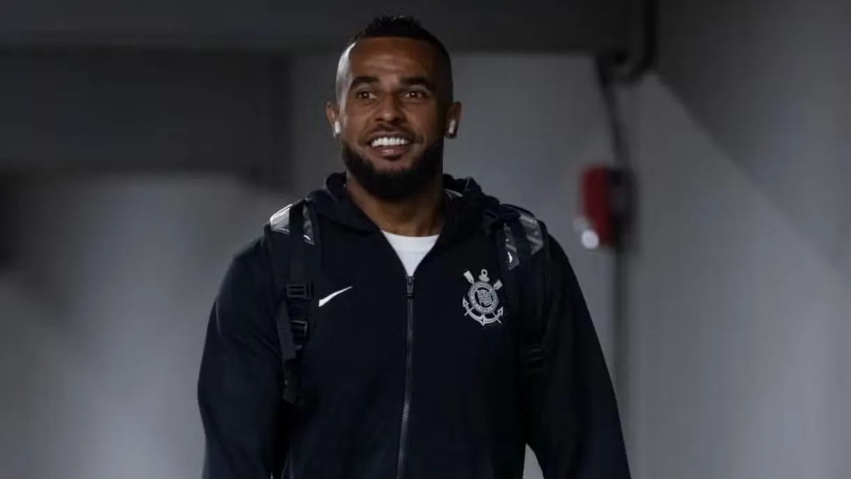 Corinthians acerta empréstimo de Alex Santana ao Grêmio e planeja mais saídas no elenco