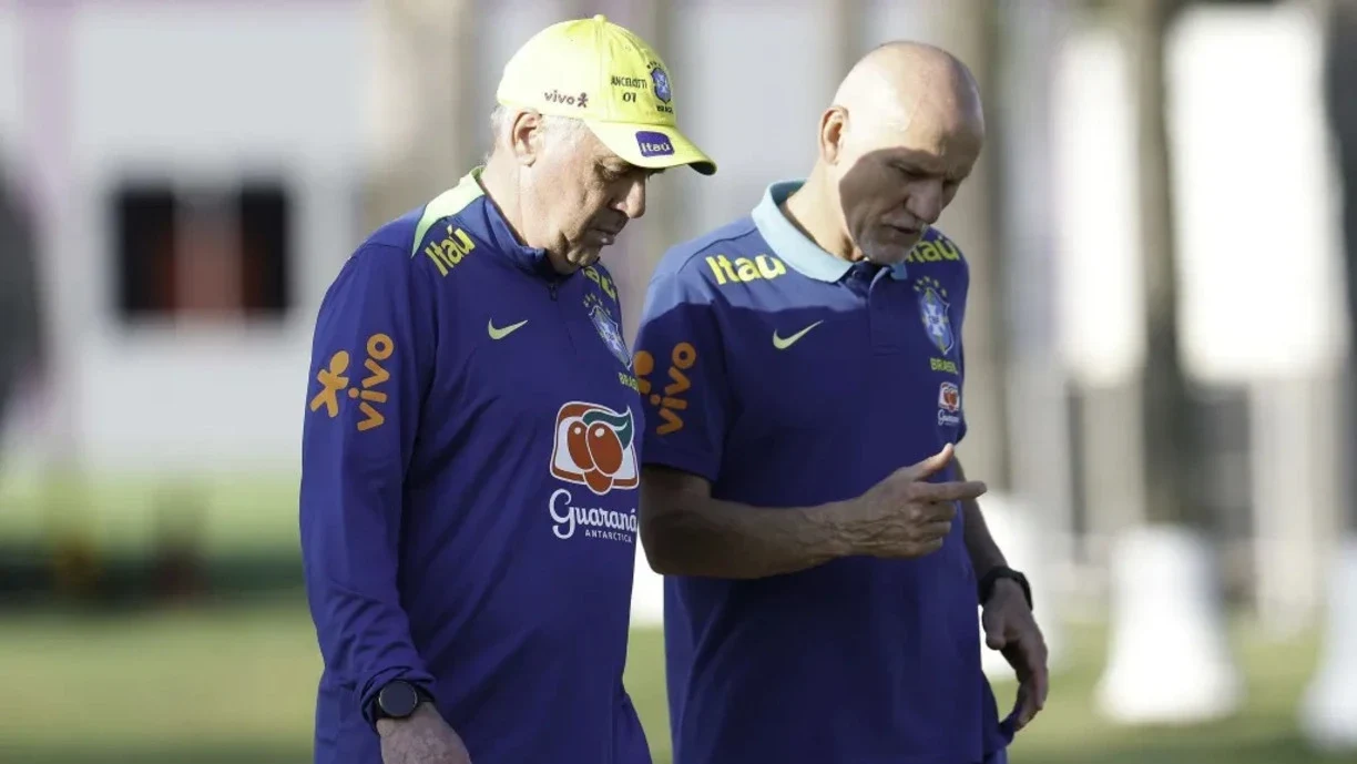 Primeiro treino de Carlo Ancelotti na Seleção tem Hugo Souza e outros jogadores do Corinthians - Foto: Rafael Ribeiro/CBF