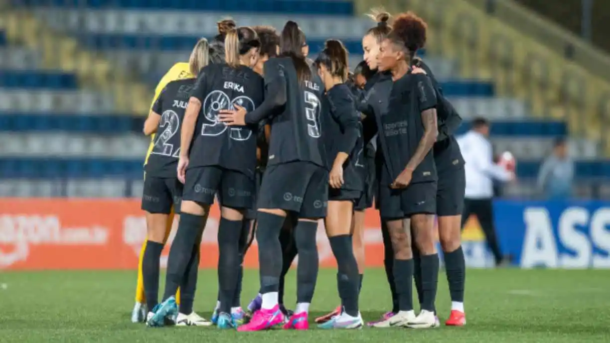Zagueira do Corinthians avalia semestre da equipe e cobra evolução após derrota no clássico contra o São Paulo. Foto: Reprodução