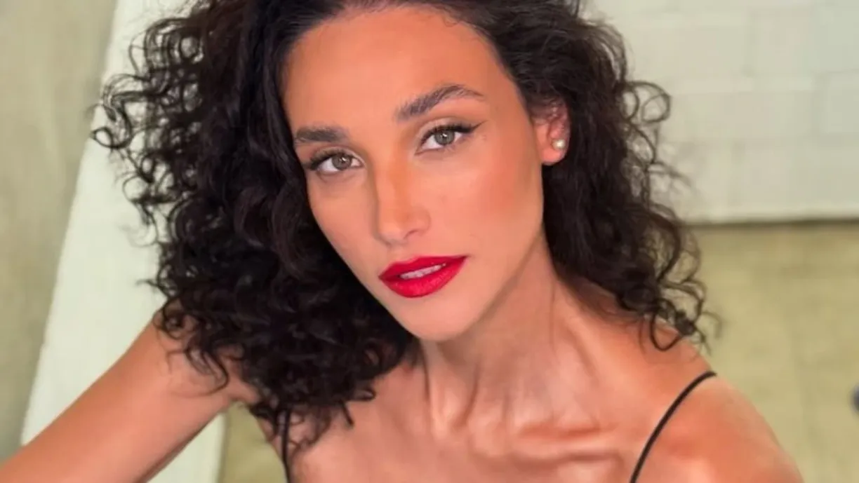 Débora Nascimento revela sexualidade