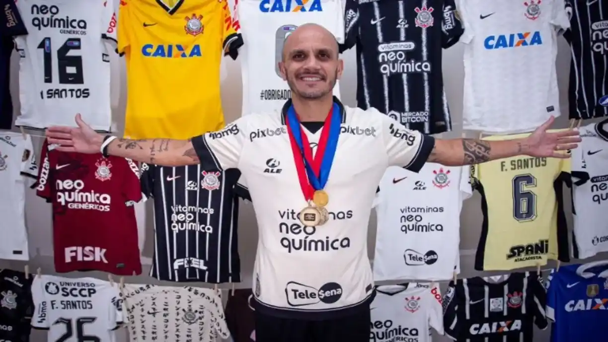 Fábio Santos, ex-Corinthians e bicampeão mundial, vê potencial nos brasileiros no torneio, mas lamenta crise no Timão - Foto: Rodrigo Coca/Agência Corinthians 