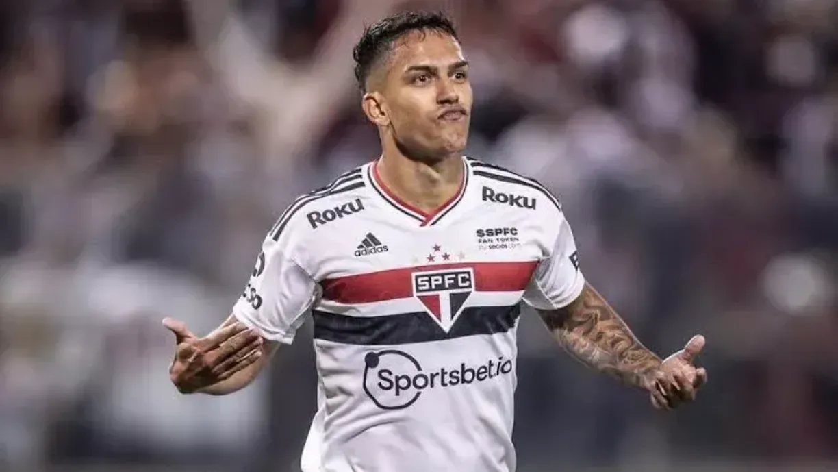 O Corinthians mira Igor Vinícius, mas o lateral, afastado por lesões no São Paulo, busca provar seu valor e recomeçar a carreira - Foto: Reprodução