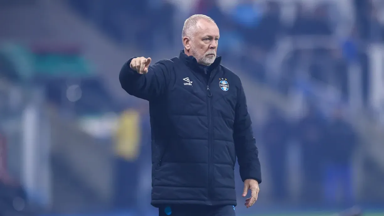Mano Menezes elogia jogadores do Corinthians, enaltecendo o potencial da equipe de Dorival Júnior - Foto: Lucas Uebel / Grêmio