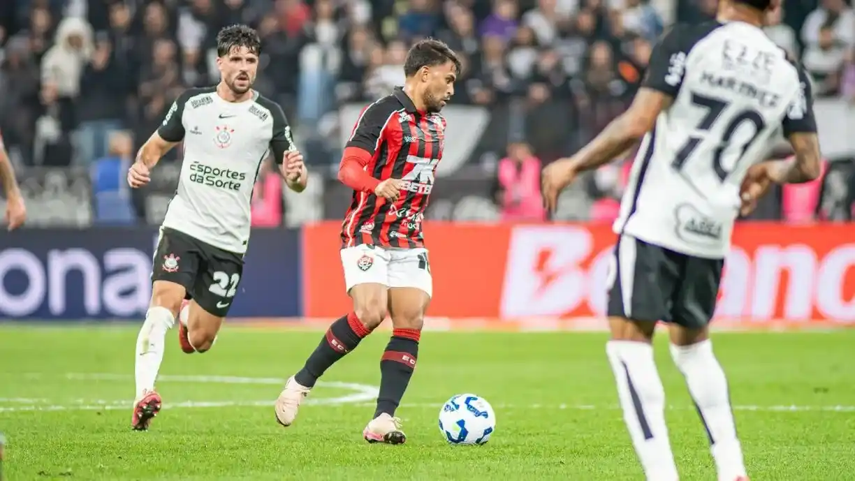 Técnico do Vitória valoriza ponto contra o Corinthians e comenta sobre a presença de Carlo Ancelotti - Foto: Victor Ferreira/EC Vitória