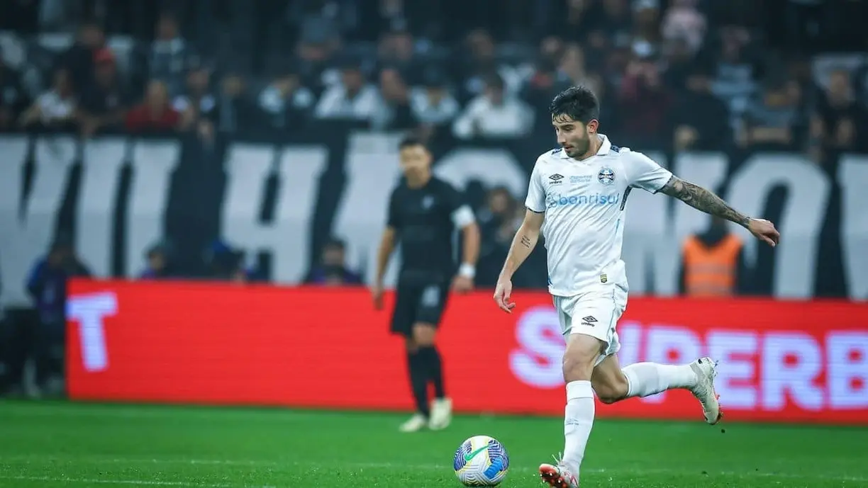 Grêmio e Corinthians se enfrentam na noite desta quinta-feira pelo Brasileirão, pela 12ª rodada do torneio - na Foto: Lucas Uebel/Grêmio FBPA